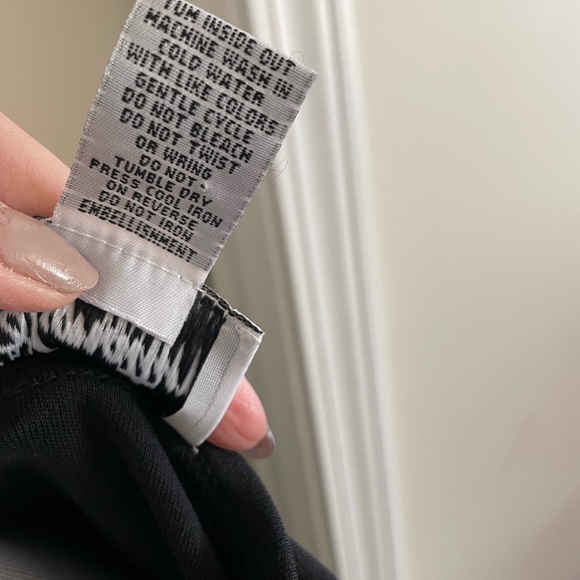 Black t- shirt with horse design 💯 % cotton NWOT - Picture 4 of 6